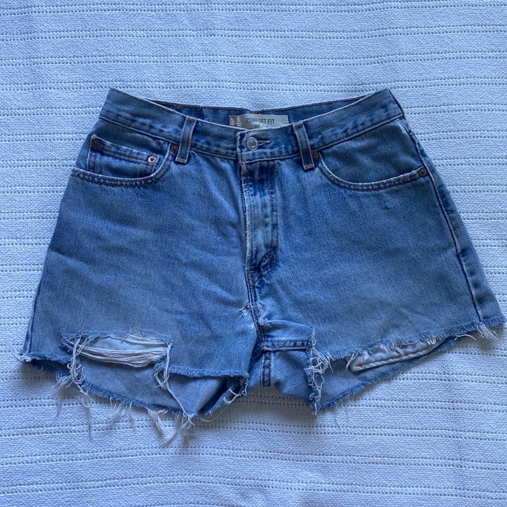 Classic Levi’s cutoff shorts comfort fit 560 jeans - run small